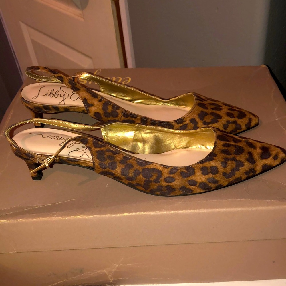 Libby Edelman pointy half inch heel